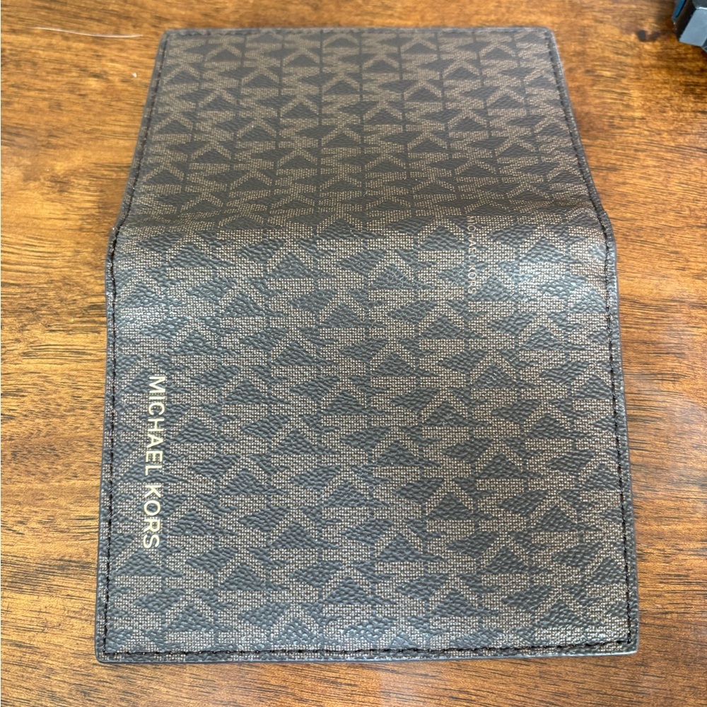 Michael Kors passport logo wallet in brown - Picture 2 of 7